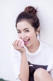 李春嫒个人资料,才华横溢的影视新星，多面魅力绽放荧屏